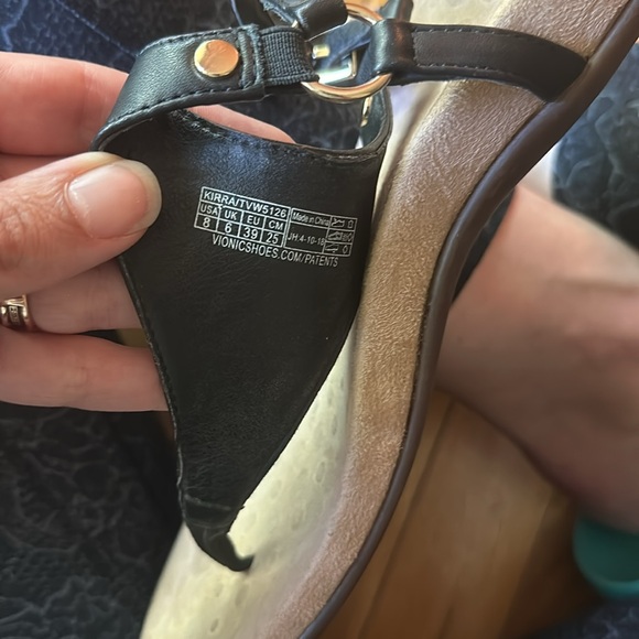 Vionic Kirra Black Leather Buckle Sandal size 8 - Picture 7 of 7